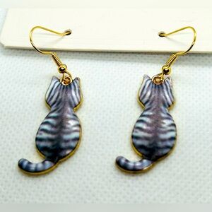 Stripped Cat 🐈‍⬛ sitting kitty dangling Earrings